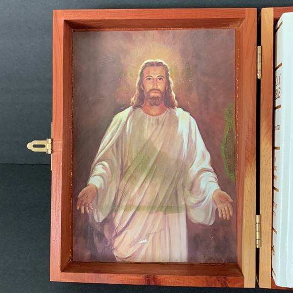 The Holy Bible King James 1976 Hardcover Protestant Edition in Wooden Box - Picture 5 of 16